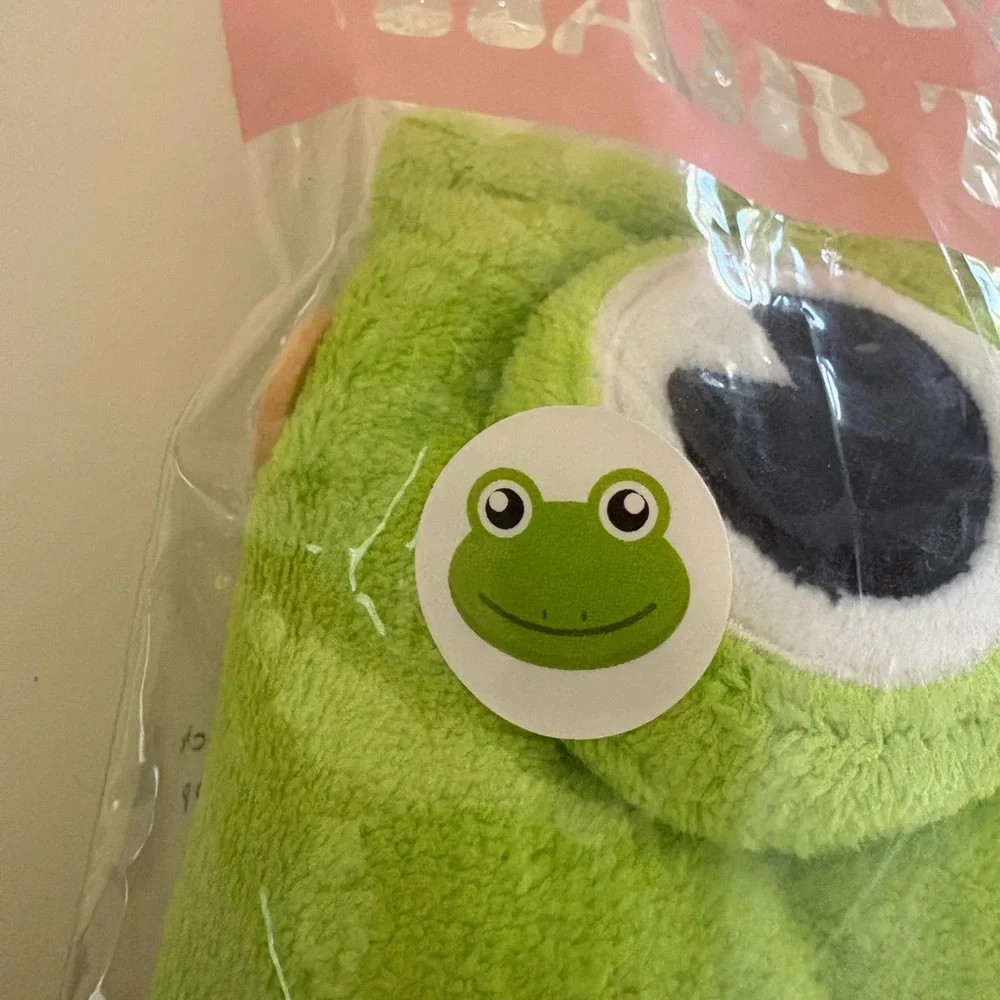 NWT Urban Outfitters Frog Hair Towel